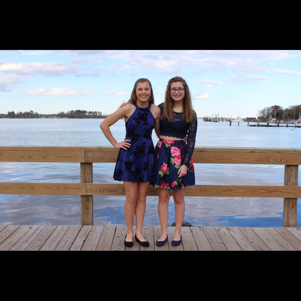 SEQUIN HEARTS SIZE FIVE FORMAL/PROM DRESS